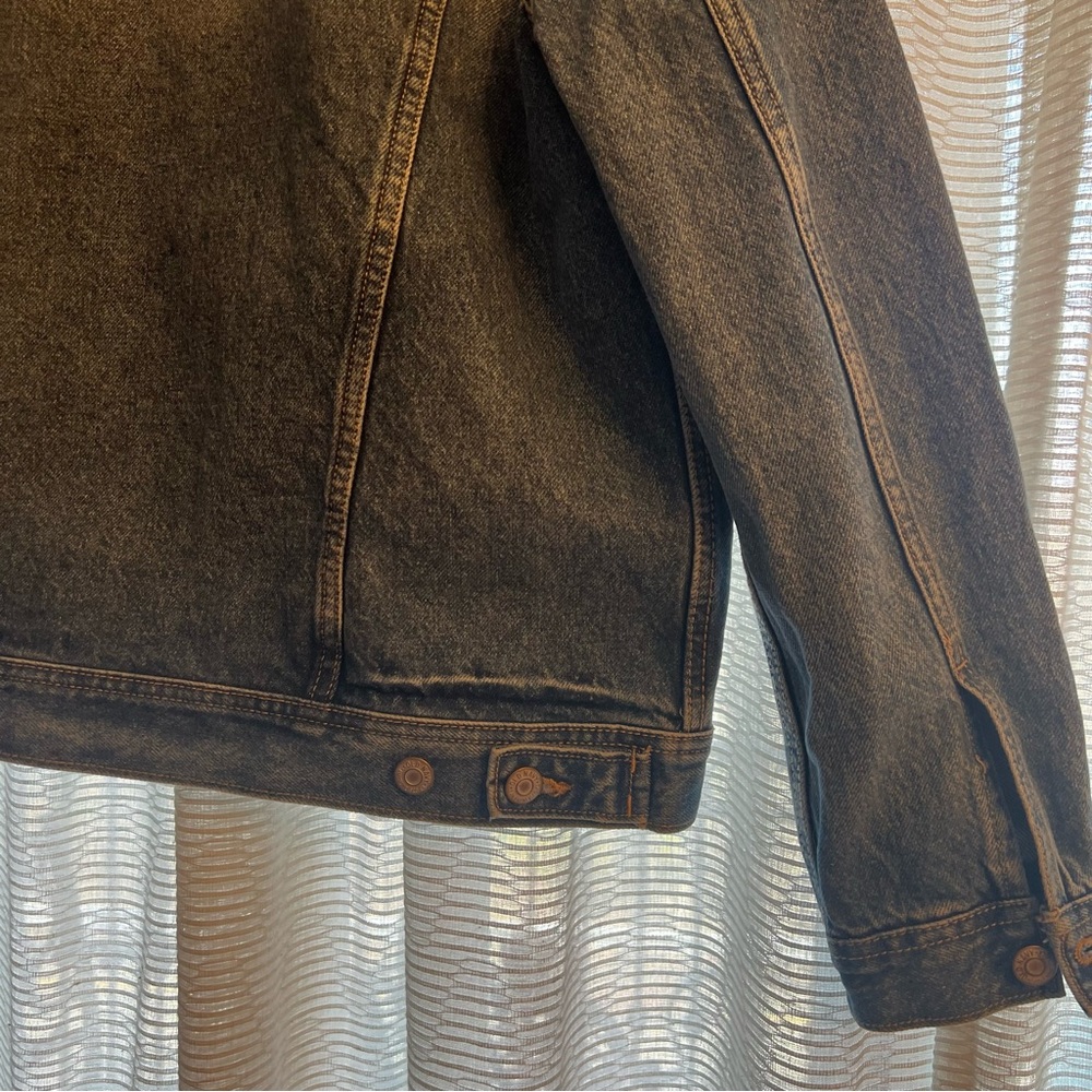Old Navy Boyfriend Trucker Denim Jacket - Picture 13 of 13